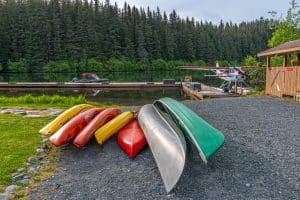 Seward Alaska kajaks en watervliegtuig aan steiger