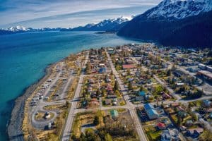 Seward Alaska luchtfoto van stad en kustlijn