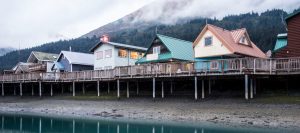 Seward Alaska huizen op palen aan waterfront
