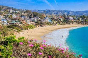 Strand en kustlijn bij Laguna Beach Californië