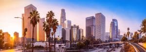 Skyline van Los Angeles met snelweg Californië