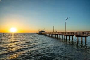 Pier in water bij zonsondergang Fairhope Alabama