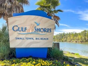 Welkomstbord Gulf Shores Alabama met palmbomen