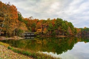 Huntsville Monte Sano meer herfst bomen reflectie