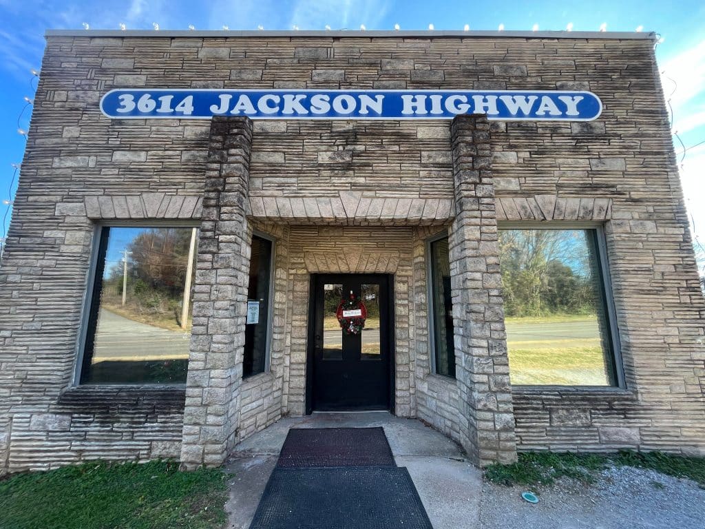 Gebouw met adres 3614 Jackson Highway in Muscle Shoals