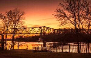 Brug rivier Tuscaloosa Alabama zonsondergang