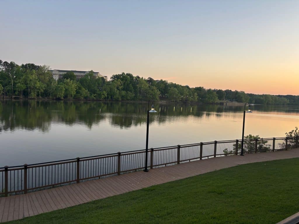 Rivier promenade Tuscaloosa Alabama zonsondergang