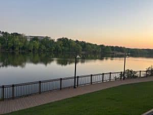 Rivier promenade Tuscaloosa Alabama zonsondergang