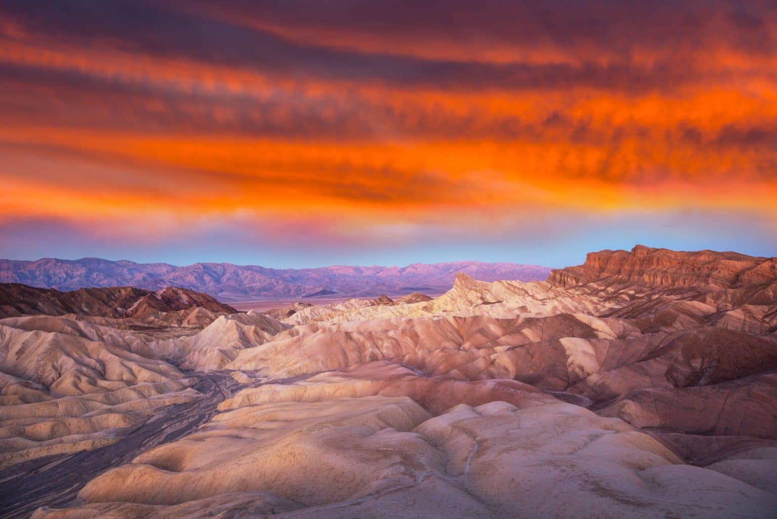 Zabriskie Point in Death Valley National Park bij zonsondergang