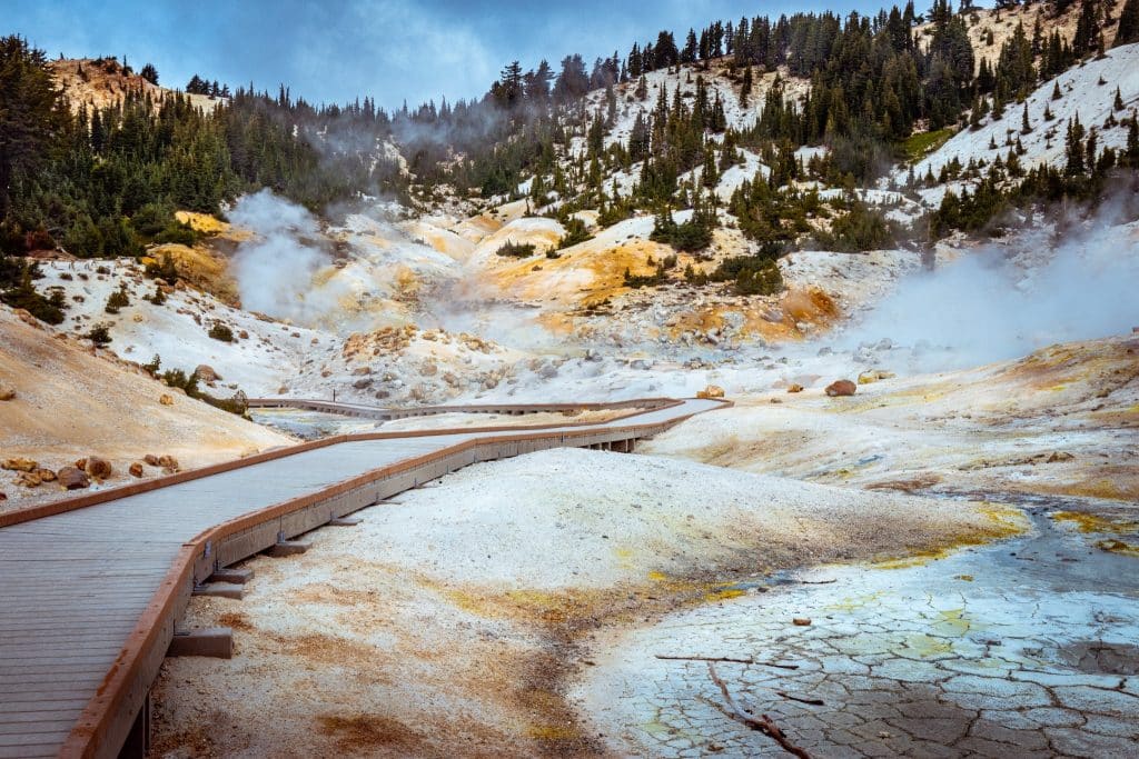 Lassen Volcanic National Park houten pad door geothermisch gebied