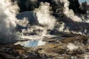 Lassen Volcanic National Park geisers met opstijgende stoom