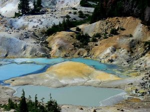 Lassen Volcanic National Park turquoise warmwaterbron