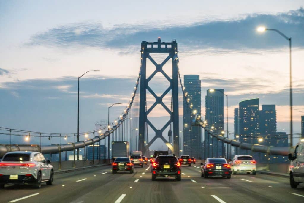 San Francisco Bay Bridge verkeer avond