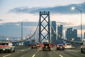 San Francisco Bay Bridge verkeer avond