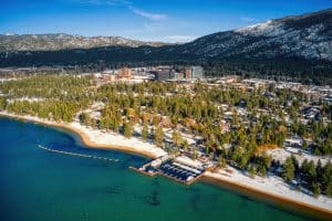 Luchtfoto stad en strand South Lake Tahoe Californië