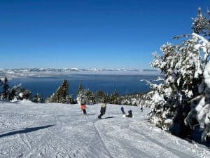 Skipiste met uitzicht op Lake Tahoe South Lake Tahoe Californië