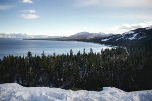 Uitzicht Lake Tahoe en bergen South Lake Tahoe Californië