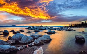 Zonsondergang rotsen Lake Tahoe South Lake Tahoe Californië