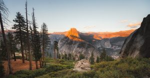 Half Dome bij zonsondergang Yosemite National Park Californië