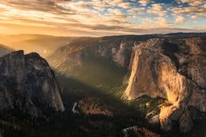 Granieten bergen bij zonsondergang Yosemite National Park