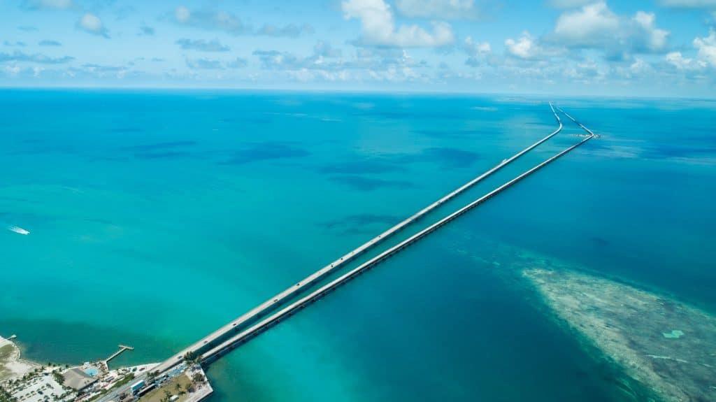 Seven Mile Bridge Florida Keys boven turquoise zee