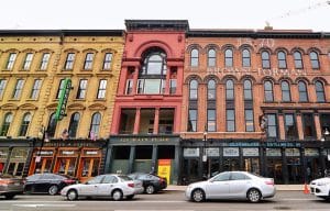 Historische gebouwen en bourbon distilleerderij in Louisville Kentucky
