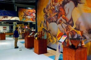Bezoeker bij Da Vinci expositie in Fort Myers Florida