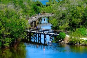 Houten boardwalk op Sanibel Island in Florida