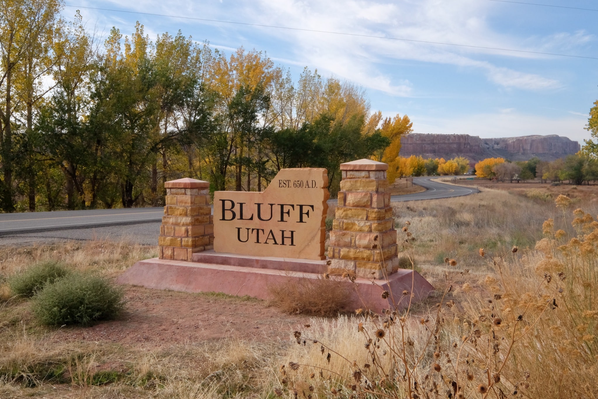Welkomstbord van Bluff langs de weg in Utah
