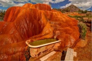 Badkuip bij Mystic Hot Springs warmwaterbron in Utah